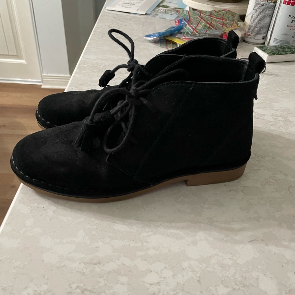 Tommy Bahama black boots